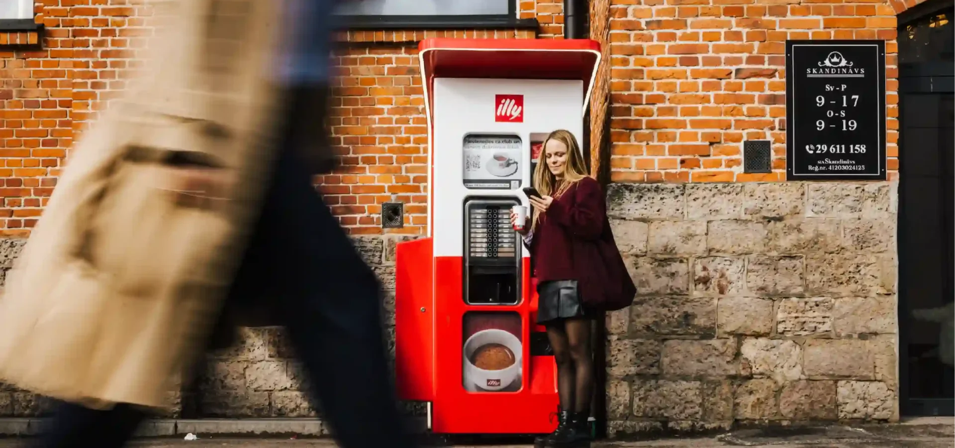 Customer paying with a phone at a vending machine card reader