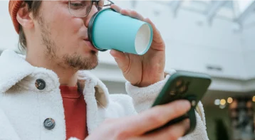 Man-drinking-coffee